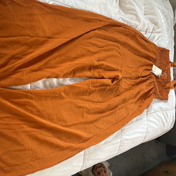 Size small jumpsuit - Picture 2 of 2